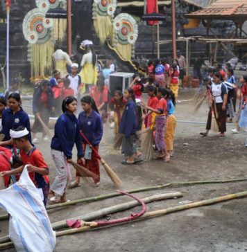 Jaga Kebersihan Pura, Panitia Karya di Pura Hulundanu Batur Gandeng Sekolah dan Organisasi Lokal