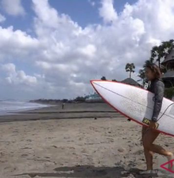 Jelang Asian Games 2026, Timnas Indonesia Uji Papan Selancar di Pantai Berawa
