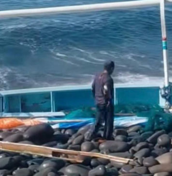 Jukung Terbalik di Hantam Ombak, Ikan Tangkapan dan Jaring Hilang