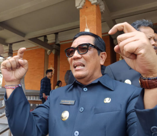 Kabel Melintang Ganggu Upacara Adat, Tabanan Siapkan Jaringan Bawah Tanah
