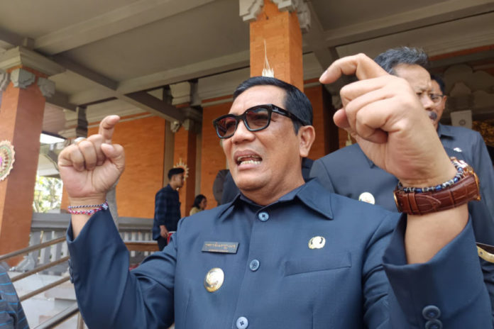 Kabel Melintang Ganggu Upacara Adat, Tabanan Siapkan Jaringan Bawah Tanah 1