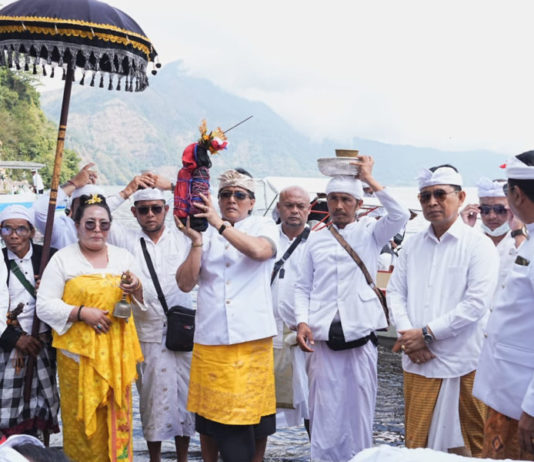 Karya Agung 10 Tahunan di Kintamani, Bupati Adi Arnawa Ajak Jaga Danau Batur Sebagai Jantung Air Bali