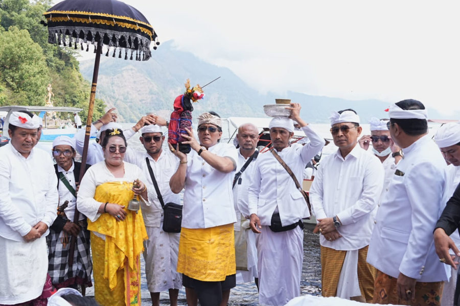 Karya Agung 10 Tahunan di Kintamani, Bupati Adi Arnawa Ajak Jaga Danau Batur Sebagai Jantung Air Bali