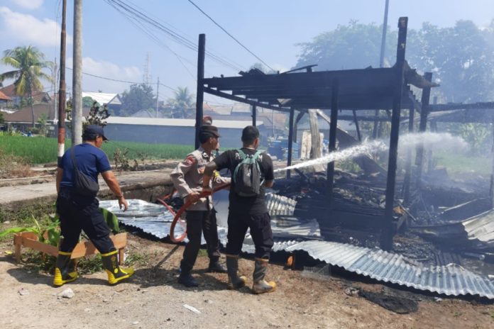 Kebakaran Melanda Bedeng Proyek Hotel Di Peliatan Ubud 1