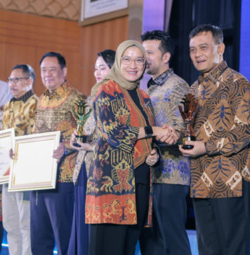 Komitmen Melayani dengan Prima, Pemprov Jateng Raih Penghargaan Layanan Investasi