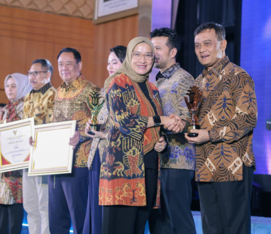 Komitmen Melayani dengan Prima, Pemprov Jateng Raih Penghargaan Layanan Investasi