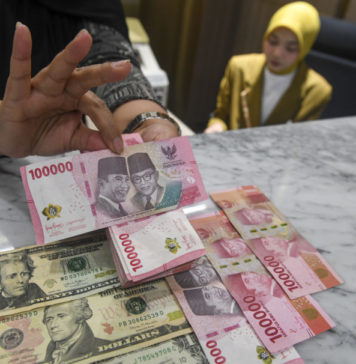 Kurs Rupiah Kembali Melemah, Harga Minyak Dunia Jadi Pemicu