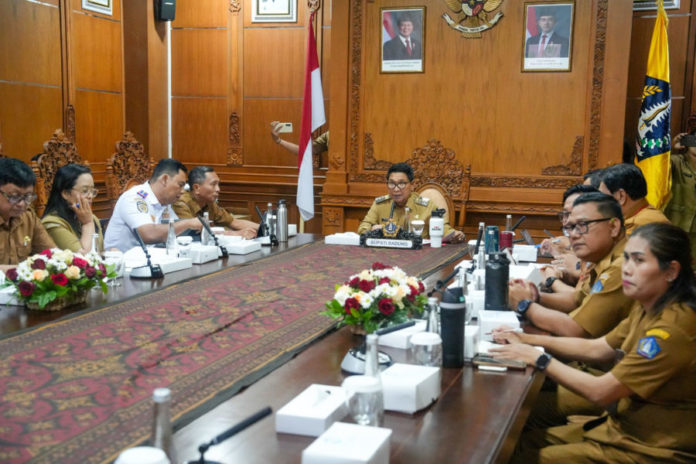 Langkah Strategis Mempercepat Infrastruktur, Bupati Adi Arnawa Matangkan Pinjaman Daerah Bersama 3 Kementerian 1