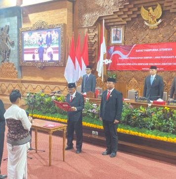 Made Westra Resmi Dilantik PAW DPRD Denpasar