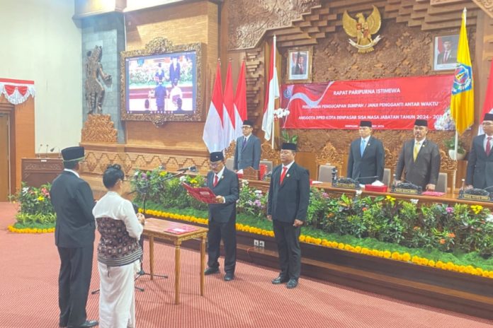 Made Westra Resmi Dilantik PAW DPRD Denpasar 1