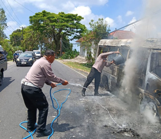 Mobil Elf Terbakar di Baturiti, 18 Penumpang Selamat