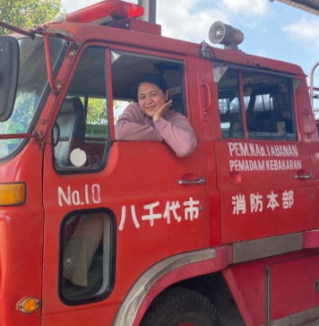 Ngidam Naik Mobil Damkar, Ibu Hamil 6 Bulan Datangi Kantor Damkar Tabanan