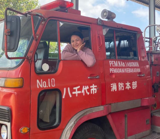 Ngidam Naik Mobil Damkar, Ibu Hamil 6 Bulan Datangi Kantor Damkar Tabanan