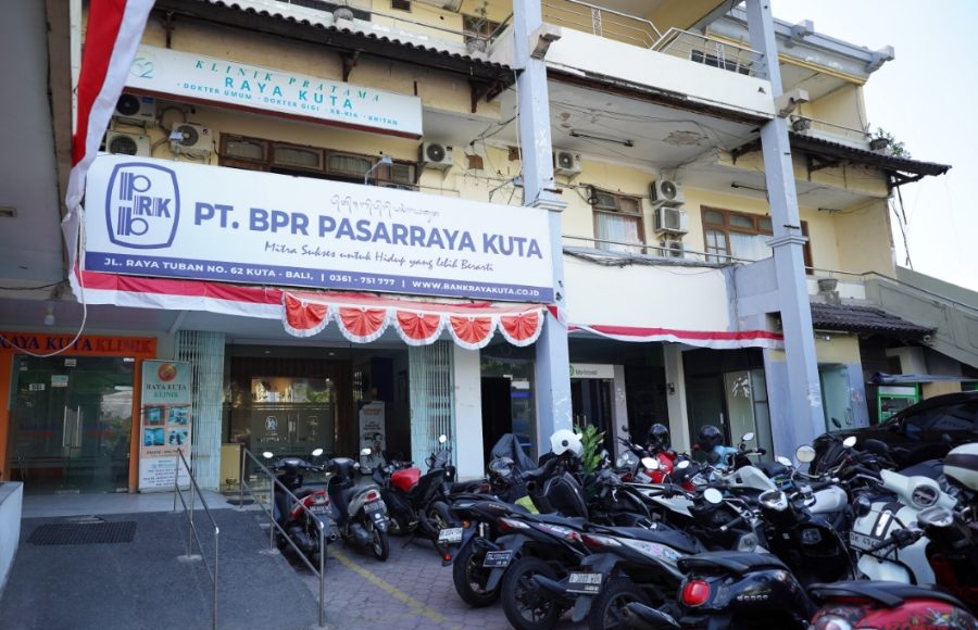 OJK Cabut Izin BPR Pasarraya Kuta
