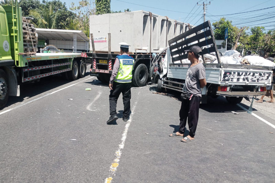 Pengemudi Pick Up Meninggal Usai Tabrakan dengan Truk di Melaya