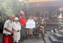Perlindungan pada Pemuka Agama, Wali Kota Denpasar Serahkan Santunan JKM Rp42 Juta