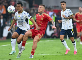 Persija Taklukkan Persib Bandung di Laga Kandang Pertama