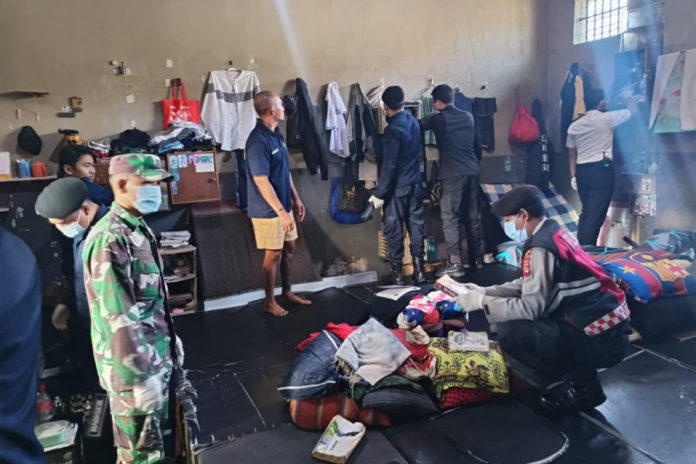 Petugas Gabungan Geledah Blok Hunian Lapas Narkotika, Ini Hasilnya 2