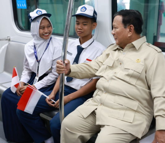 Prabowo Resmikan LRT Kelapa Gading-Manggarai
