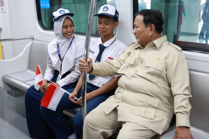 Prabowo Resmikan LRT Kelapa Gading Manggarai 1