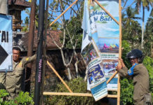 Puluhan Reklame Melanggar Diberangus Satpol PP