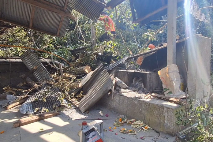 Pura Di Pucangan Rusak Tertimpa Dahan Beringin 1