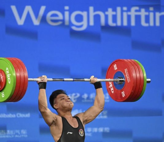 Rahmat Erwin Abdullah Raih Emas Angkat Besi Asian Games 2026