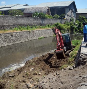 Rawan Banjir saat Musim Hujan, Sedimentasi Tukad Mati Dikeruk