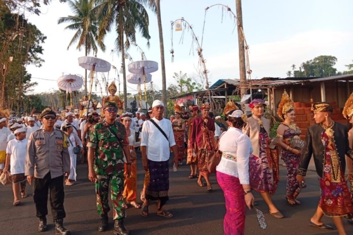 Ribuan Krama Desa Adat Sidan Gianyar Ikuti Rangkaian Upacara Nyenuk 1