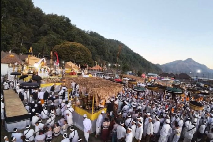 Ribuan Umat Padati Puncak Karya Tawur Agung Di Pura Hulundanu Batur Di Songan 1