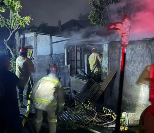 Rumah dan Warung Terbakar, Satu Orang Terluka