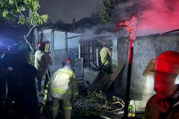 Rumah Dan Warung Terbakar, Satu Orang Terluka 1