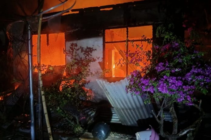 Rumah Dinas Penjaga DAM Bulian Terbakar, Tiga Motor Dan Dokumen Penting Hangus 1