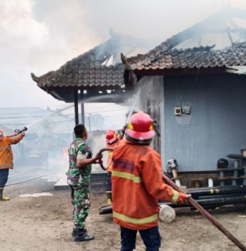 Rumah Kontrakan di Abang Terbakar, 4 Unit Armada Damkar Dikerahkan