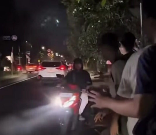 Sekelompok Pemuda Tegur Pelanggar Lalin di Renon