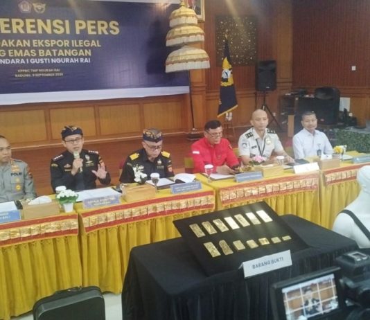 Selundupkan 10,4 Kg Emas Batangan Rp26 Miliar, WN China Ditangkap di Bandara Ngurah Rai