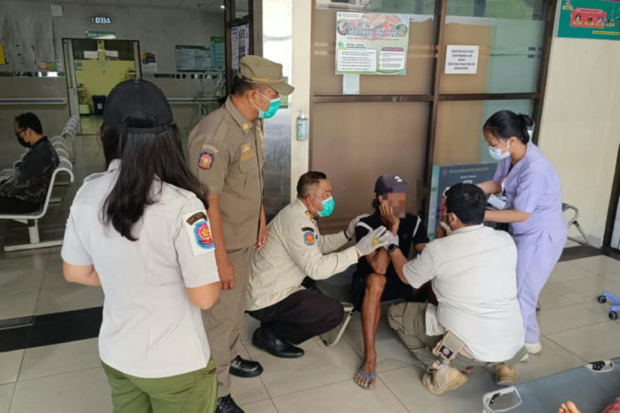 Sempat Mengamuk Dan Lempar Barang, Dua ODGJ Dibawa Ke RSUD Buleleng 1
