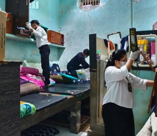 Sidak Lapas Singaraja, Petugas Tes Urine Warga Binaan