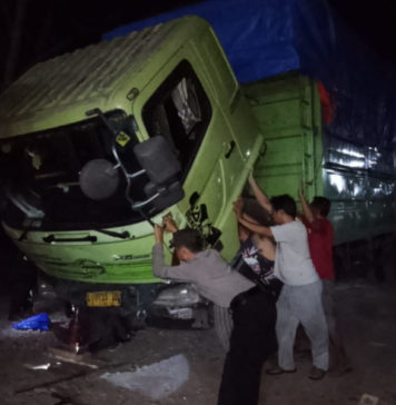 Sopir Tewas Dihantam Ledakan Ban Truk