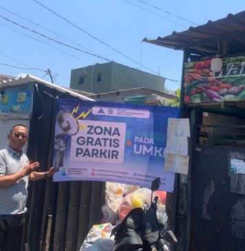 Tanggapi Keluhan Warga Denpasar, Spanduk Bebas Parkir UMKM Mulai Dipasang