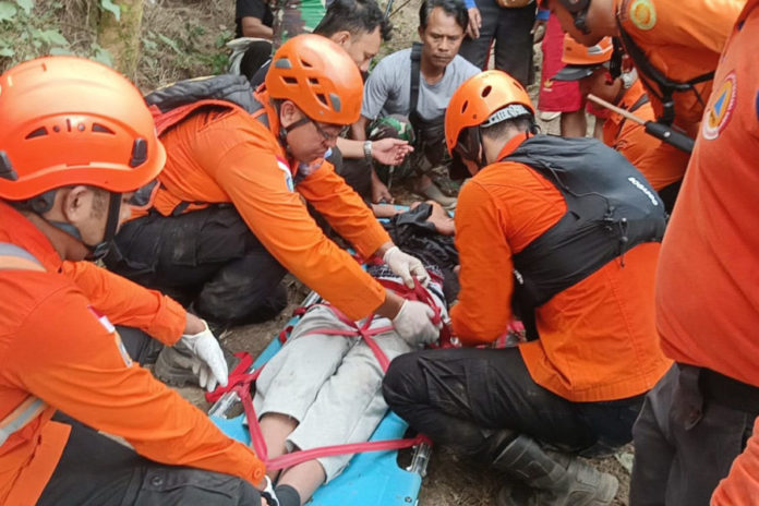Terpelesat Saat Mendaki Ke Gunung Agung, Remaja Jatuh Ke Jurang Sedalam 12 Meter 1