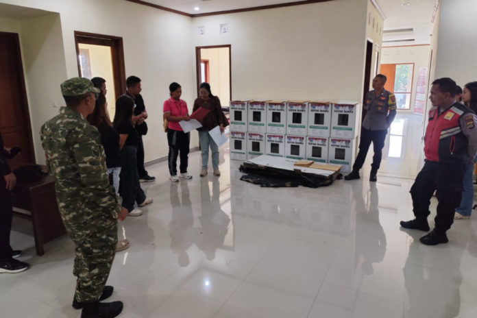 Tim DPMD Gianyar Cek Kesiapan Logistik Pilkel Di Desa Puhu 1