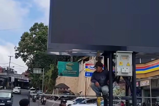 Videotron Di Penelokan, Pemkab Pastikan Belum Berizin 1