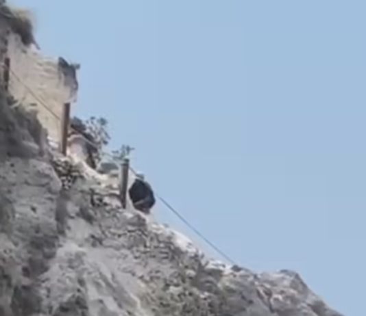 Viral Aktivitas Pembuatan Tangga di Tebing Diamond Beach, Satpol PP Klungkung Cek Izinnya
