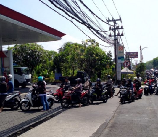 34 SPBU di Denpasar Dipadati Antrean, Dishub Kerahkan Ratusan Personel