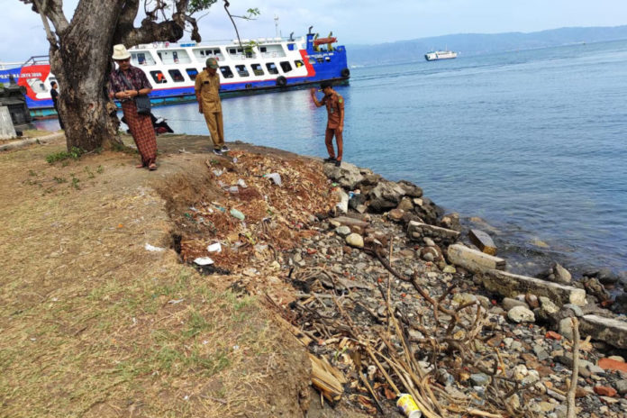 Abrasi Gerus Pura Segara Gilimanuk Sepanjang 25 Meter, Kelurahan Minta Segera Ditangani 1