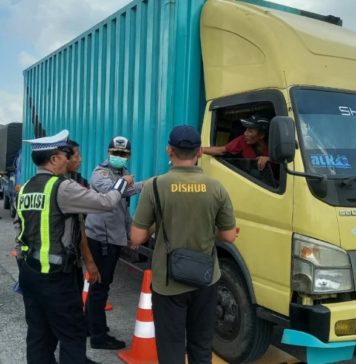 Antisipasi Lakalantas, Polres Badung Inspeksi Kendaraan Barang
