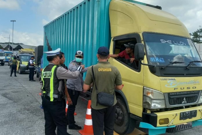 Antisipasi Lakalantas, Polres Badung Inspeksi Kendaraan Barang 2