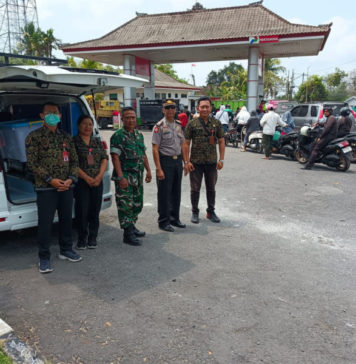 Antrean BBM Mengular di Tabanan, Warga Rentan Kelelahan hingga Pingsan