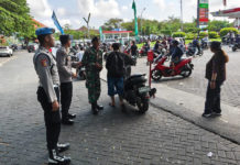 Antrean Panjang di SPBU Angkasa Tuban, Polisi dan Tentara Turun Atur Lalin
